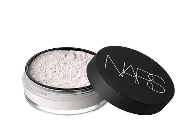 散粉和定妆粉是一样的吗 散粉和定妆粉是一样的吗