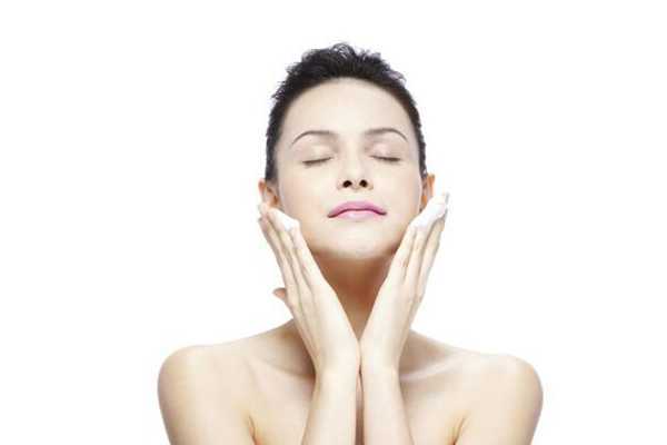 去角质洗面奶天天用可以吗 去角质洗面奶天天用可以吗