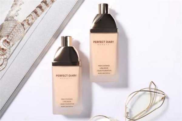 完美日记小金盖和黑盖哪个好?小金盖和黑盖的区别 完美日记小金盖和黑盖哪个好?小金盖和黑盖的区别