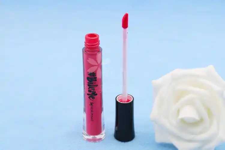 唇彩适合什么季节用 唇彩适合什么季节用