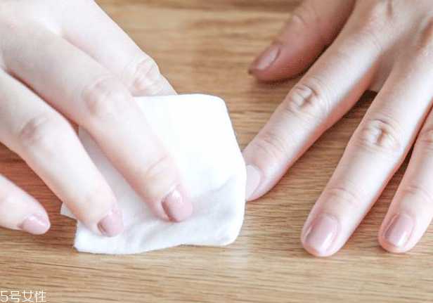 一次性洗脸巾好还是毛巾好