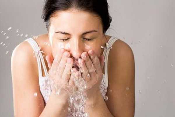 去角质洗面奶正确用法 去角质洗面奶正确用法