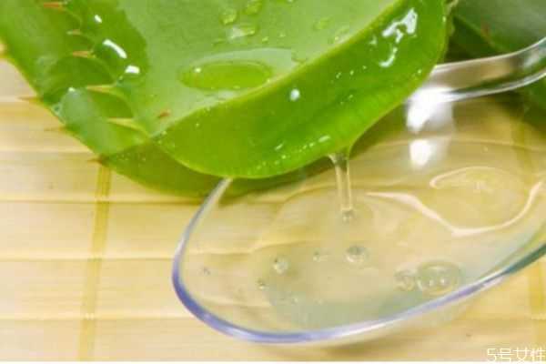 芦荟胶涂了睡前要洗掉吗？涂完芦荟胶要不要洗脸