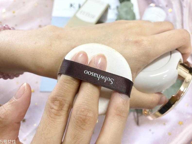 怡丽丝尔水乳哪个好用