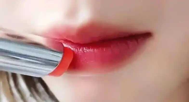 黄皮适合用染唇液吗