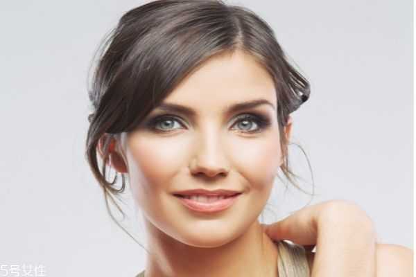 冬季脸上过敏发红怎么办