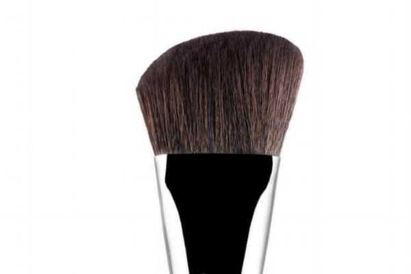 鼻影刷应该怎么选择?鼻影刷什么样子的好 鼻影刷应该怎么选择?鼻影刷什么样子的好