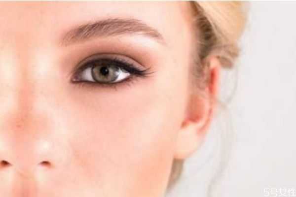 假睫毛可以用水洗吗?怎么清洗用过的假睫毛