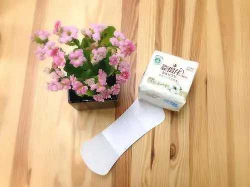 护垫都不透气吗?女生要天天用护垫吗 护垫都不透气吗?女生要天天用护垫吗