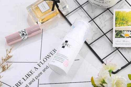 秋季怎样选护肤品？秋季用保湿的还是滋润的护肤品