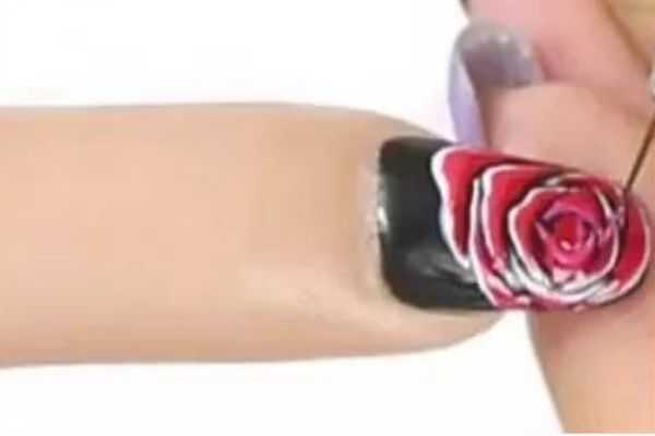 花朵美甲怎么做?小清新美甲教程图解 花朵美甲怎么做?小清新美甲教程图解