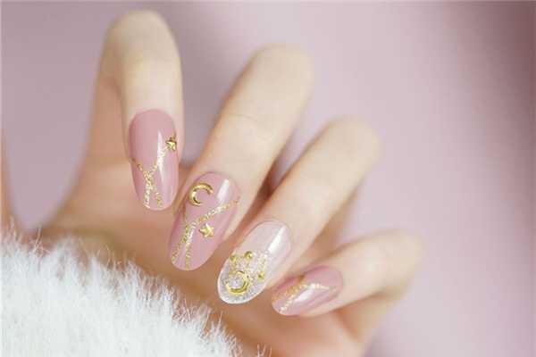 贴甲片全贴好还是半贴好 贴甲片全贴好还是半贴好