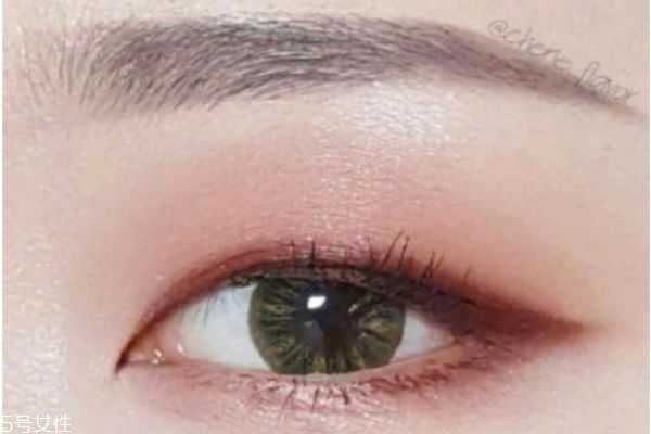 单眼皮用什么颜色眼影？4款适合单眼皮的眼影推荐