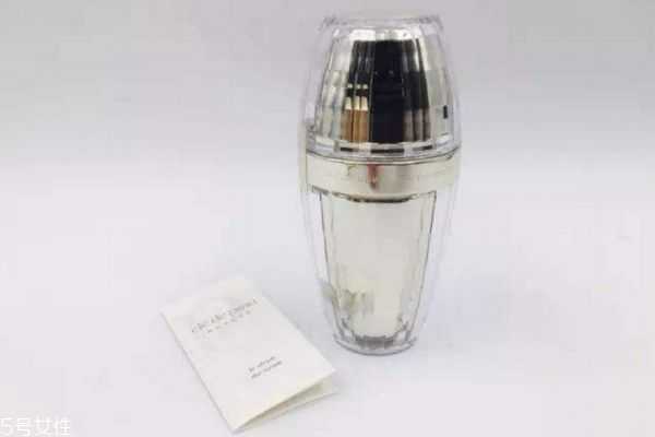 如何挑选精华液