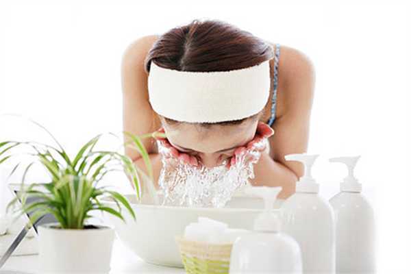 晒后用冷水洗脸还是用热水洗脸 晒后用冷水冲会变黑吗