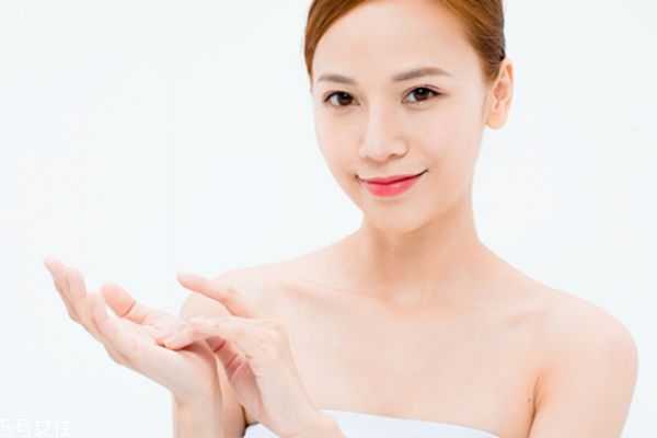 油性敏感肌肤用什么护肤品 油性敏感肌护肤技巧