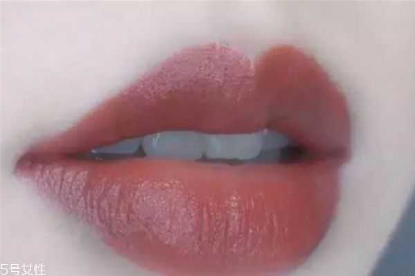 50岁适合涂什么颜色口红？适合妈妈辈的口红颜色
