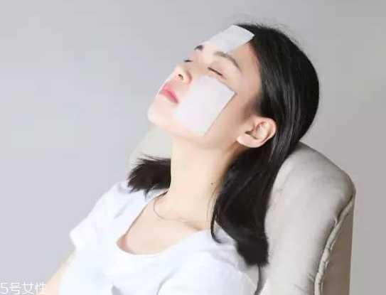 一次性洗脸巾好还是毛巾好