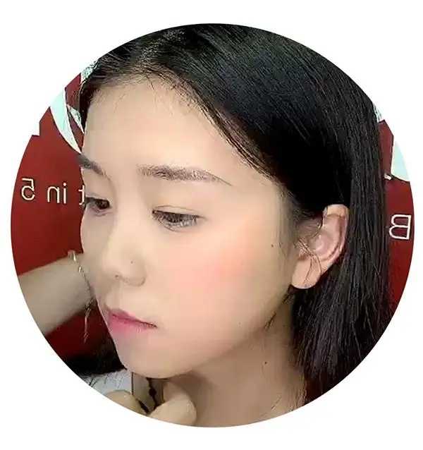 腮红涂在哪个位置？