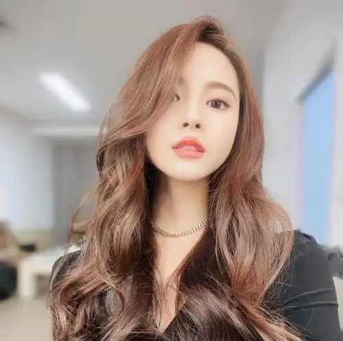 卷发棒和直板夹哪个更实用