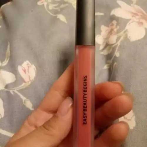 唇釉吃饭时要擦吗