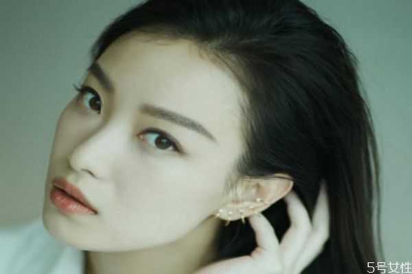 见长辈化什么眼影？