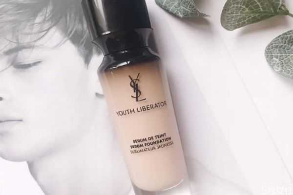 素颜霜和粉底哪个伤皮肤？素颜霜和粉底的区别