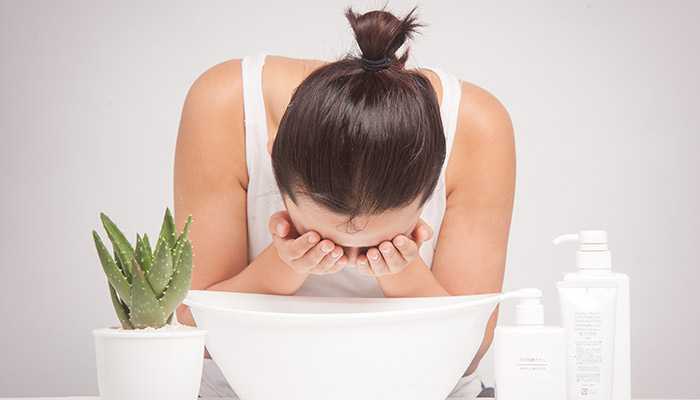 先用水还是精华液 先用水还是精华液