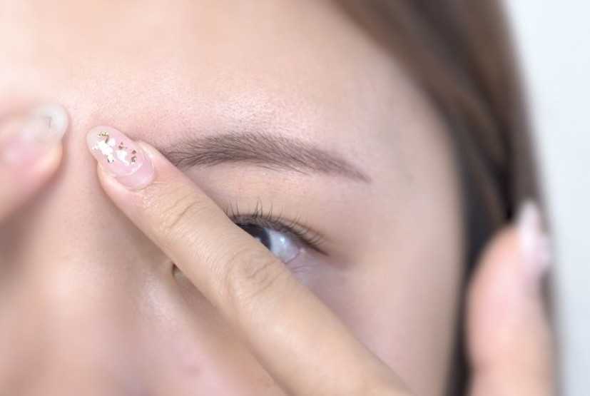 如何快速消除眼部浮肿