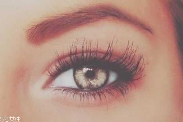 贴假睫毛的误区有哪些？假睫毛的保养方法