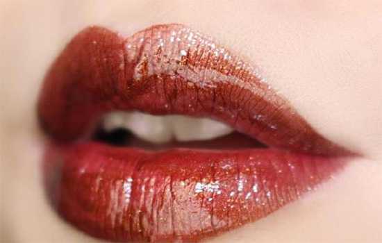 阿玛尼黑管唇釉500是什么颜色？阿玛尼黑管500和302哪个好看