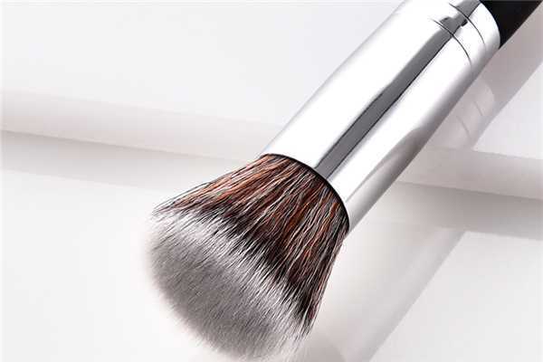 粉底刷可以用来刷气垫吗 粉底刷可以用来刷气垫吗