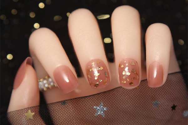 光疗甲是先上光疗胶还是底胶 光疗甲是先上光疗胶还是底胶