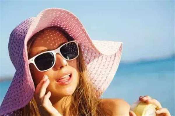 晒伤用冷水敷还是热水?晒伤用什么药膏抹最好 晒伤用冷水敷还是热水?晒伤用什么药膏抹最好