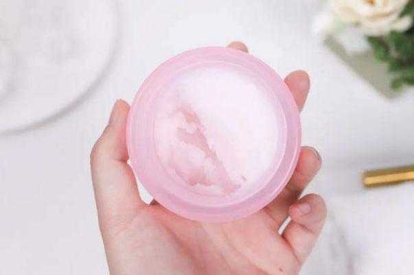 卸妆膏怎么用才正确？卸妆膏和卸妆水有什么区别？