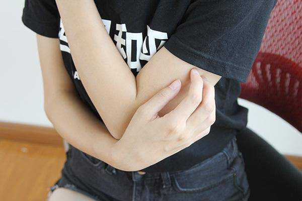 女生腋毛旺盛，究竟是好事还是坏事？