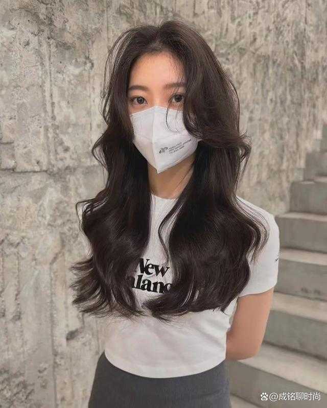 显年轻的卷发发型有哪些推荐 显年轻的卷发发型有哪些推荐