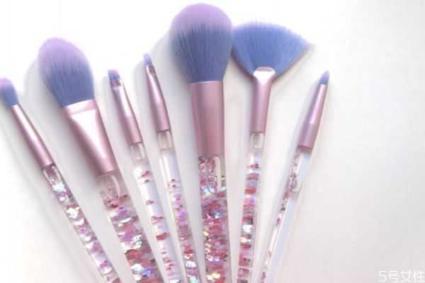 化妆刷子是不是越软越好 化妆刷子是不是越软越好