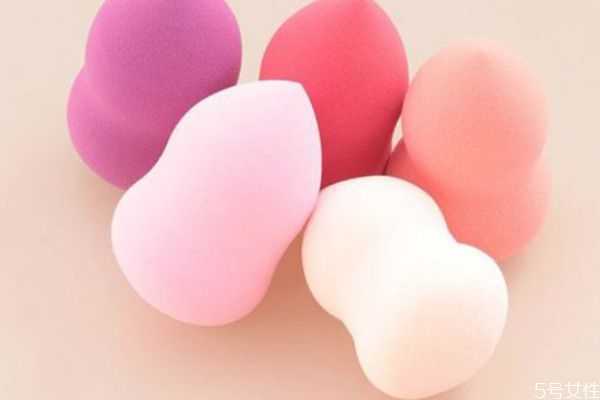 美妆蛋吃粉的表现 怎么判断美妆蛋吃不吃粉 美妆蛋吃粉的表现 怎么判断美妆蛋吃不吃粉