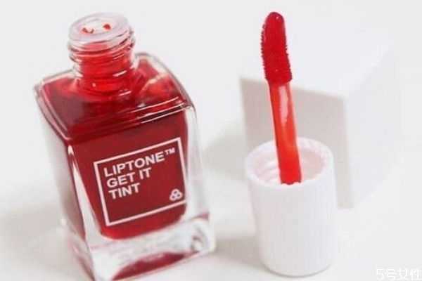 染唇液用什么卸除好 染唇液的正确卸除方法