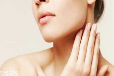颈纹深是什么原因 教你如何淡化深颈纹