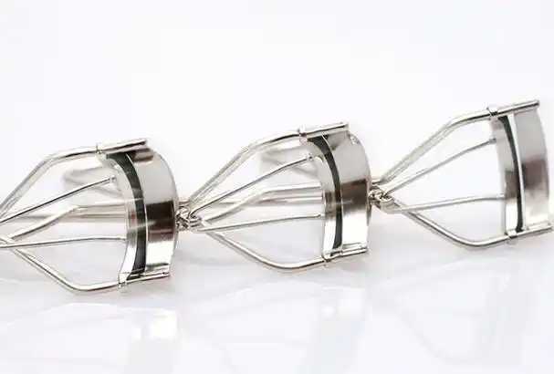 睫毛夹有弹簧的好还是没有弹簧的好