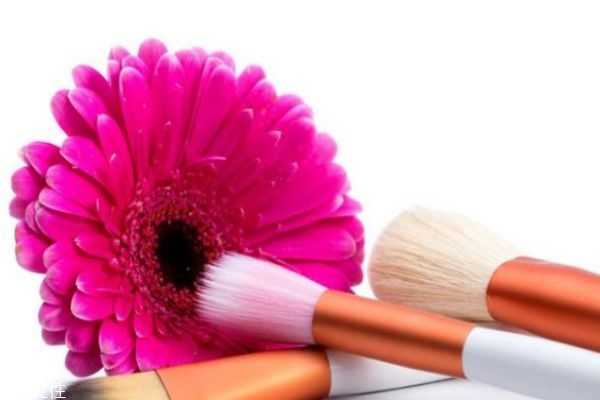 化妆刷多久清洁一次比较好?化妆刷使用寿命 化妆刷多久清洁一次比较好?化妆刷使用寿命