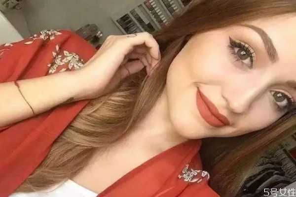 红棕色口红适合黄皮吗?红棕色口红适合什么人 红棕色口红适合黄皮吗?红棕色口红适合什么人