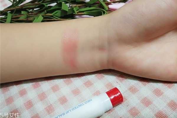 安宝笛唇膏好用吗