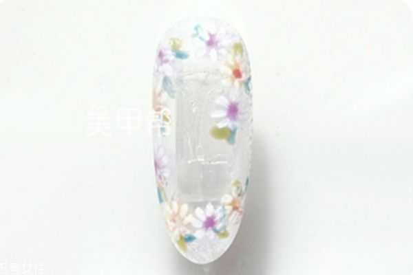 花朵美甲怎么做?小清新美甲教程图解 花朵美甲怎么做?小清新美甲教程图解