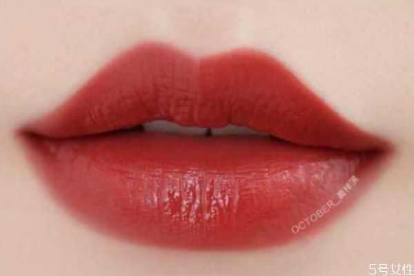 秋天适合涂什么口红好看？秋冬黄皮用什么口红好看