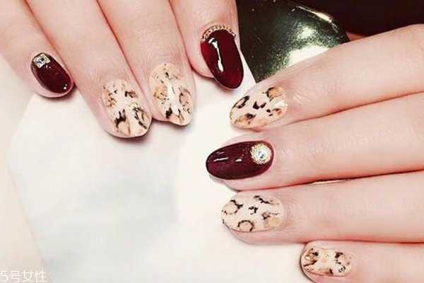 2024年最新低调显白美甲图片