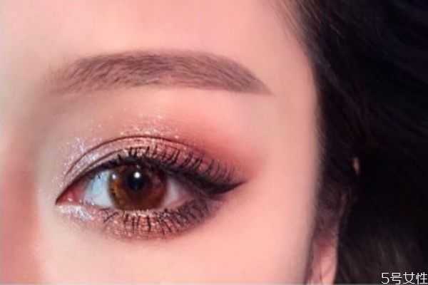 怀孕可以用眼影吗? 怀孕可以用眼影吗?