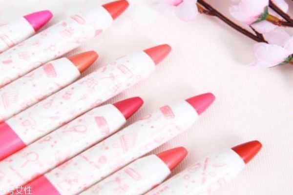 ukiss悠珂思口红哪个色号火? ukiss悠珂思口红哪个色号火?